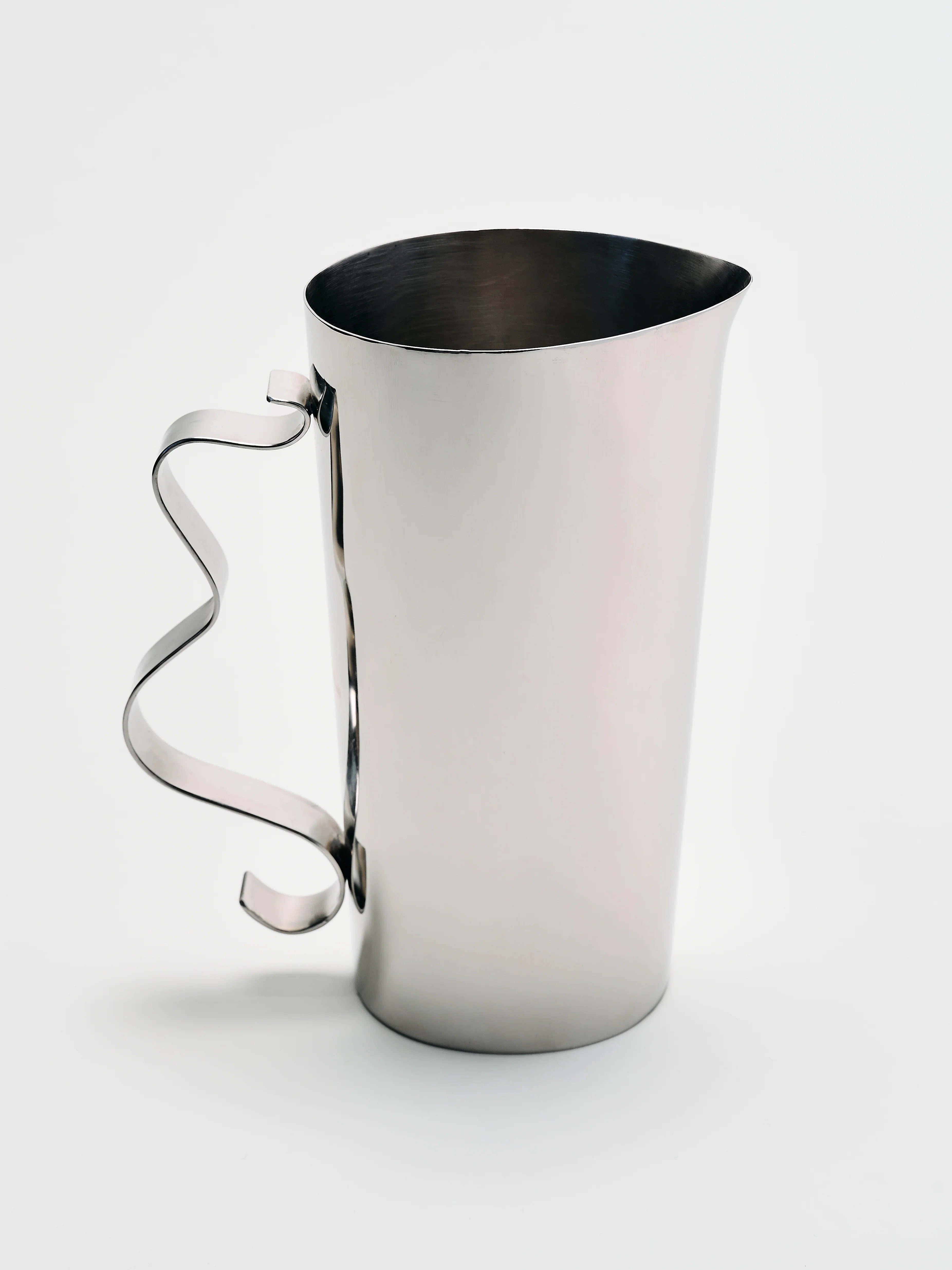Squiggle Pitcher